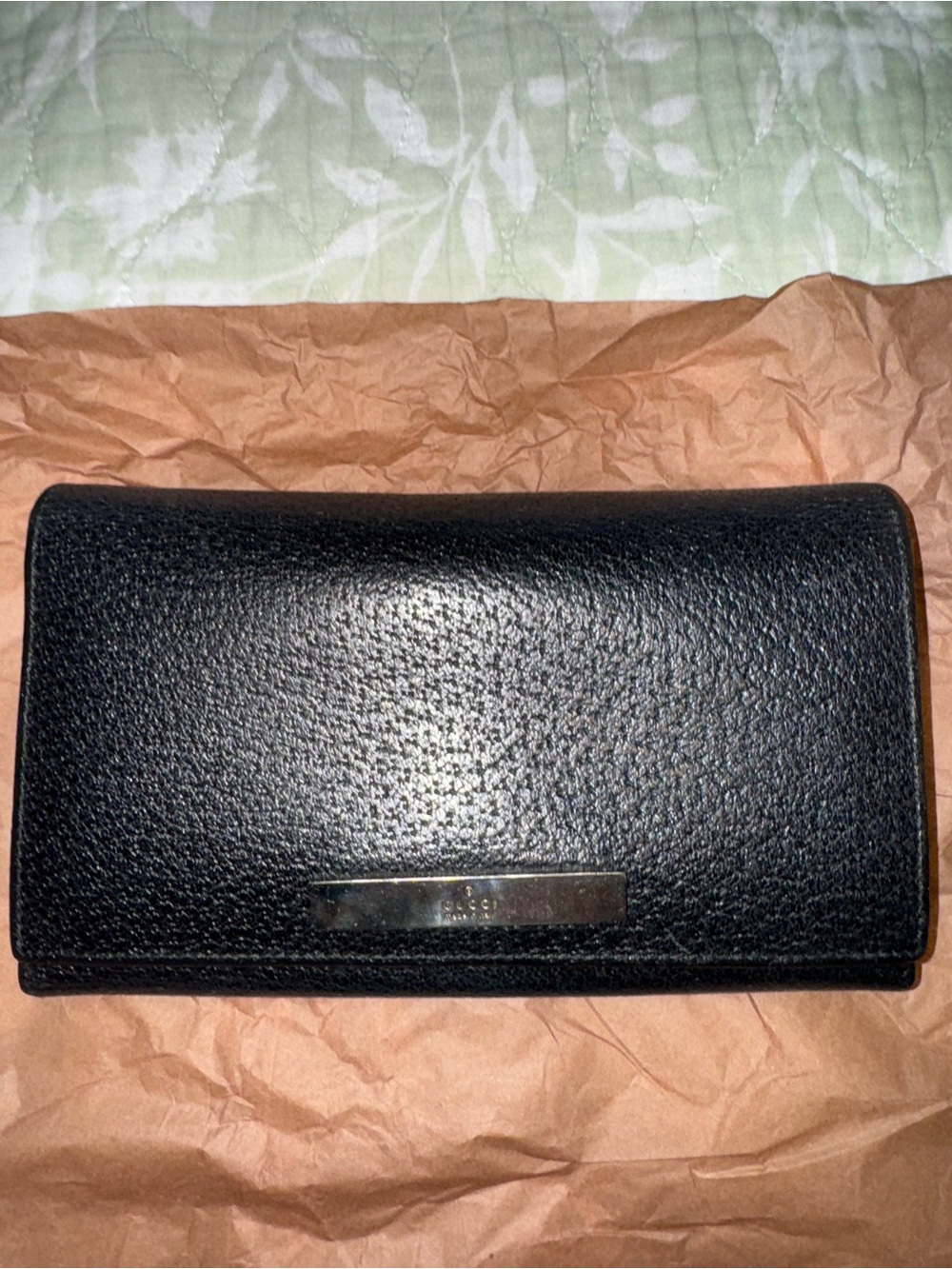 Gucci women’s kiss lock wallet